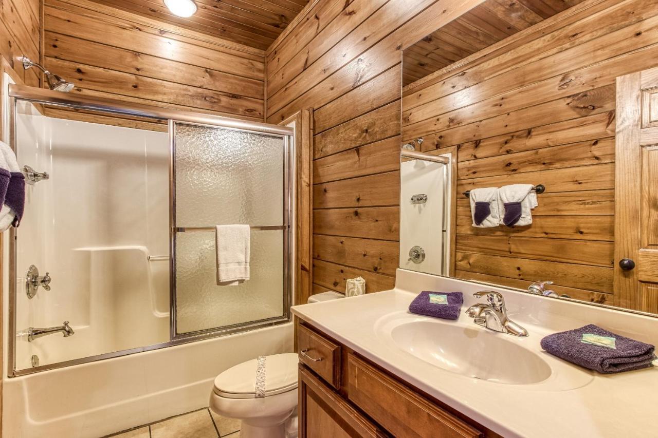 Lazy Bear Lodge, Hot Tub, Resort Pool, Wifi, 1089 Free Tickets Each Paid Day, Dollywood And More Гатлинбург Экстерьер фото