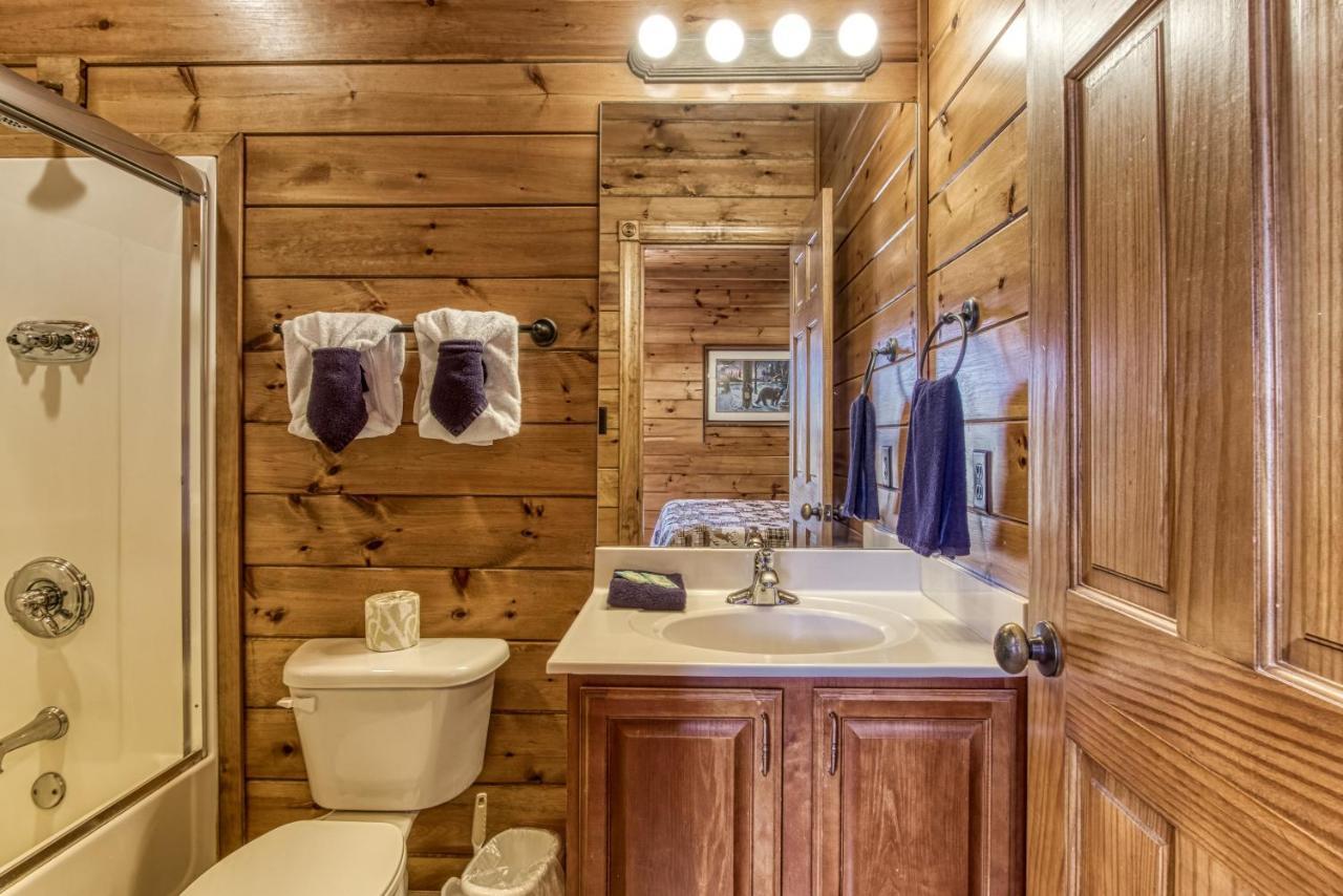 Lazy Bear Lodge, Hot Tub, Resort Pool, Wifi, 1089 Free Tickets Each Paid Day, Dollywood And More Гатлинбург Экстерьер фото