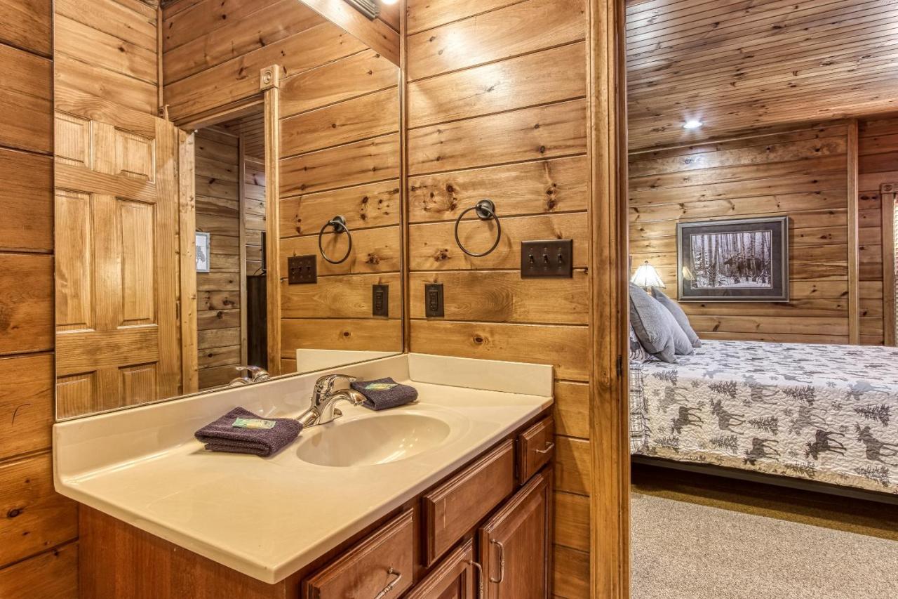 Lazy Bear Lodge, Hot Tub, Resort Pool, Wifi, 1089 Free Tickets Each Paid Day, Dollywood And More Гатлинбург Экстерьер фото