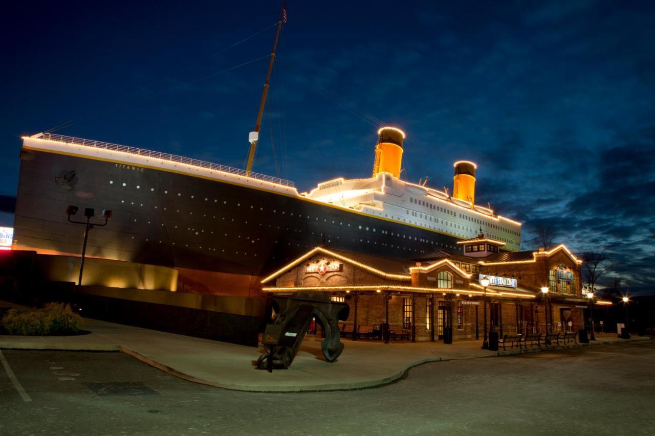Lazy Bear Lodge, Hot Tub, Resort Pool, Wifi, 1089 Free Tickets Each Paid Day, Dollywood And More Гатлинбург Экстерьер фото