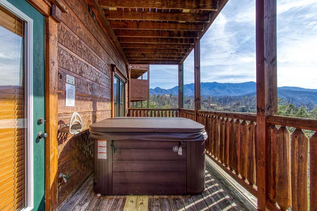 Lazy Bear Lodge, Hot Tub, Resort Pool, Wifi, 1089 Free Tickets Each Paid Day, Dollywood And More Гатлинбург Экстерьер фото